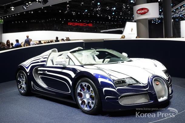 2013 프랑크프르트 모터쇼에 전시된 '진 부가티'(Jean Bugatti) 57SC 아틀란틱