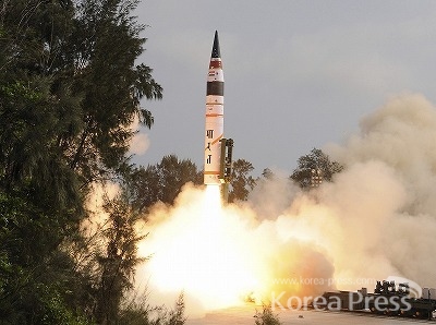 인도가 발사 성공한 장거리 탄도 미사일 '아그니 5'