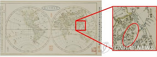 19세기 일본 발행 지도에 '조선해' 표기 확인     (서울=연합뉴스) 19세기 일본이 직접 발행한 지도에서 동해를 '조선해'로 표기한 사실이 확인됐다. 안전행정부 국가기록원은 25일 독도의 날을 맞아 독도, 동해와 관련된 고(古)지도를 복원·복제해 24일 공개했다. 1844년 일본이 발행한 신제여지전도(新製與地全圖)는 세계를 동반구와 서반구로 구분하고 조선과 일본 사이의 해역을 '조선해'로 표기했다. 사진은 신제여지전도 중 조선해 표기 부분. 2013.10.24     photo@yna.co.kr