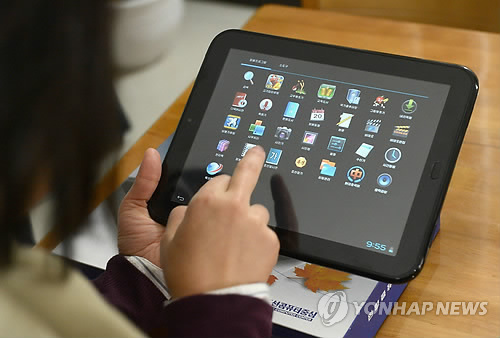 북한이 만든 태블릿PC '삼지연'.