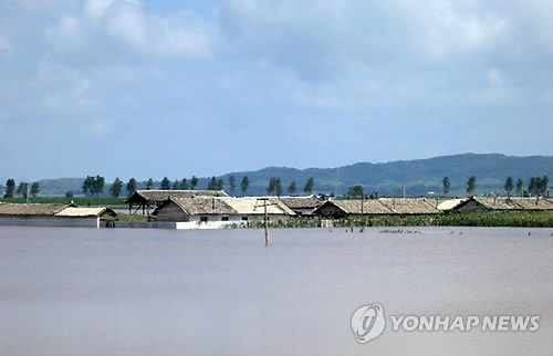 폭우로 침수된 북한 평안남도 안주시의 모습.
