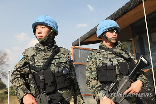남수단에 파병된 우리군 한빛부대원들이 현지에서 경계순찰 근무하는 모습. zjin@yna.co.kr