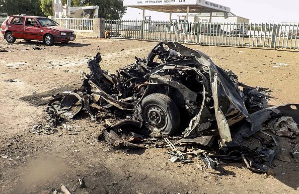 나이지리아 남동부 요베 주 포티스쿰 지역에서 자살폭탄테러가 발생했다. 폭발된 차량이 산산조각난 채 바닥에 나뒹굴고 있다. (출처: Getty Image)