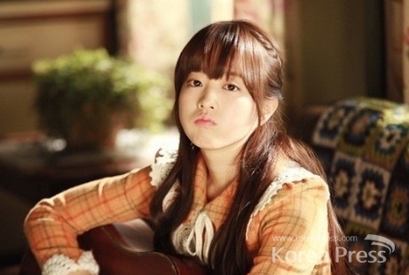 박보영은 스포츠지 연예부 수습기자인 '도라희'역할을 맡는다.