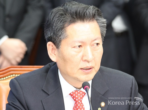 정청래 최고위원(서울 마포을)은 30일 제50차 정책조정회의에 참석  ‘국정원 해킹 사건 관련’ 여러 가지 의혹을 제기했다.