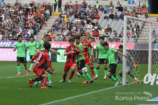 현대오일뱅크 K리그 클래식 35라운드 FC서울 VS 전북 현대 경기가 지난 25일 서울 올림픽경기장에서 열렸다.