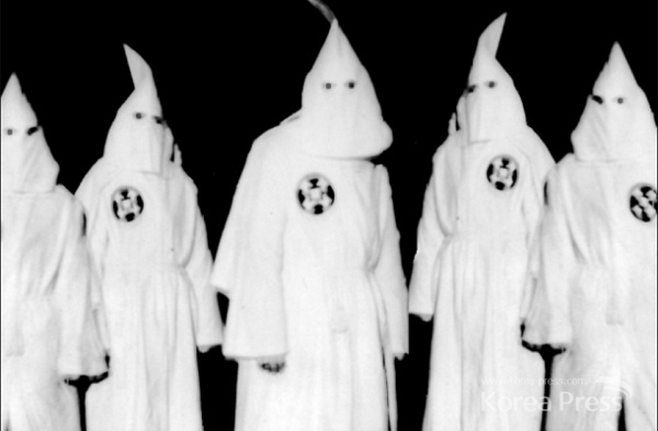 미국 백인 우월주의 극우단체 KKK단의 모습