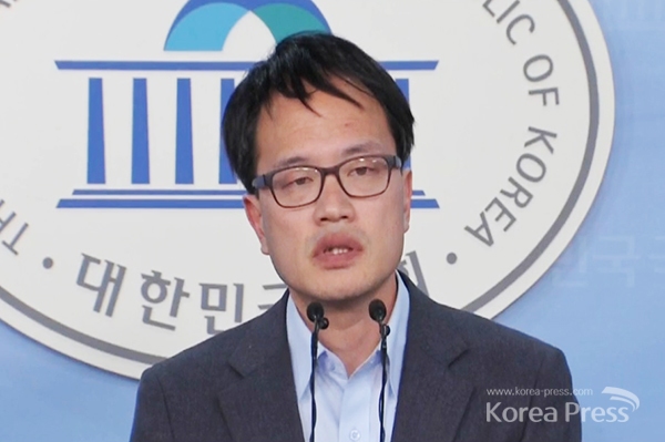 박주민 더불어민주당 의원이 7일 보도자료를 내고 박근혜 대통령의 '수요일 휴무'에 대한 의혹을 제기했다.