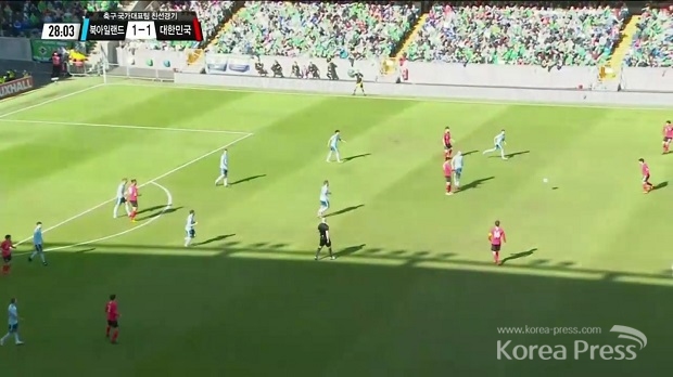 한국과 북아일랜드 축구 중계 장면, 사진출처 : KBS2