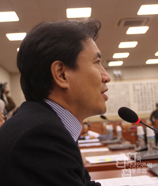 김진태 의원이 홍준표 대표를 향해 비판 발언을 했다.