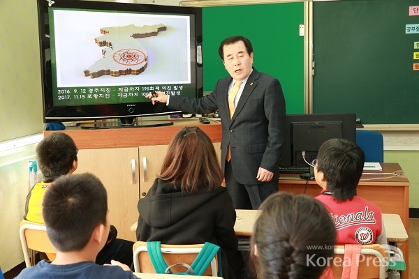 김지철 교육감, 천안중앙초에서 세월호 4주기 안전수업