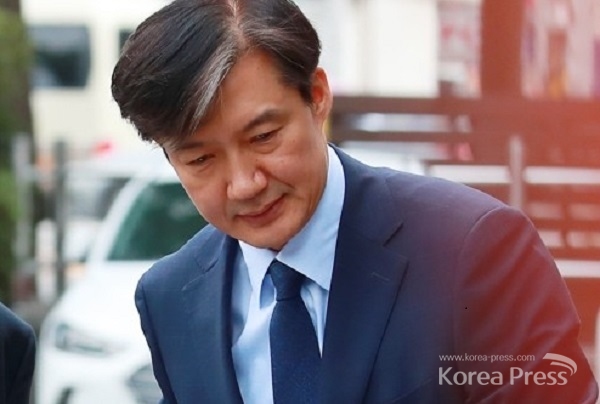 서울대학교 총학생회는 2일 입장문을 발표하여, 조국 후보자의 사퇴를 강력히 촉구했다.